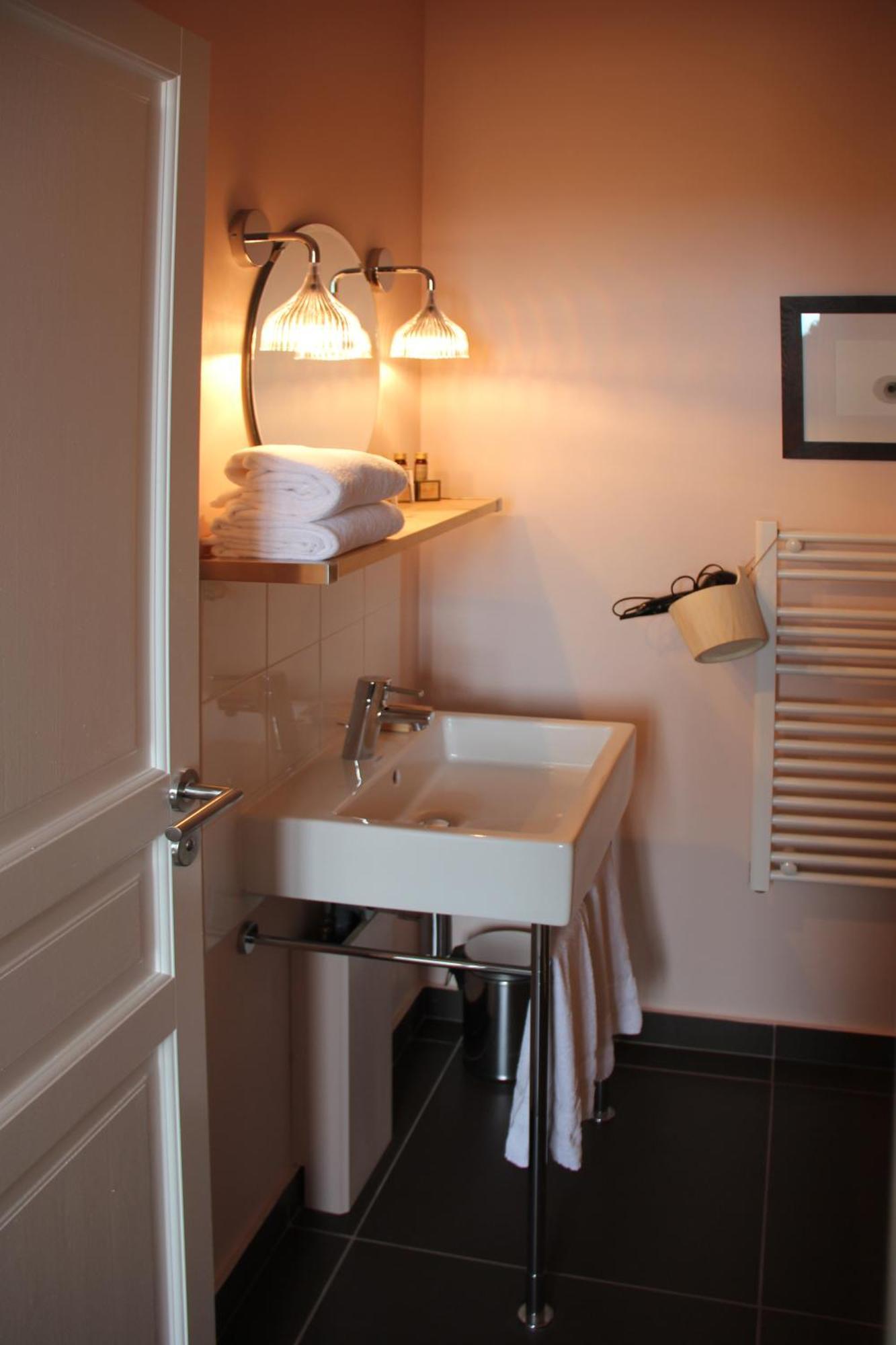 Hotel Courtille De Solutre Ngoại thất bức ảnh